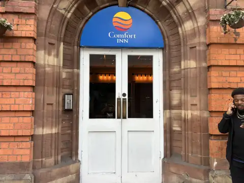 Comfort Inn Birmingham hotel entrance to reception