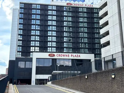 Crowne Plaza Birmingham City Centre hotel facade and entrance looks sharp and is immediately recognisable. 