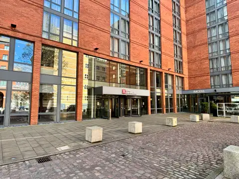 Hilton Garden Inn Birmingham Brindleyplace reception entrance and drop off area. 