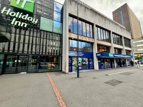 Holiday Inn Birmingham City Centre by IHG is next door to the Birmingham conference and events centre. 
