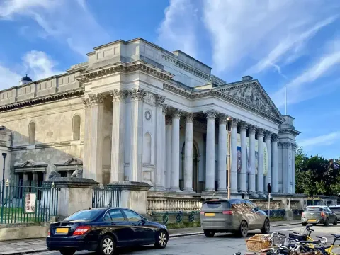 The nearby Fitzwilliam Museum, just a minutes walk up the road. the grandeur of this building adds to the neighbourhood vibe.