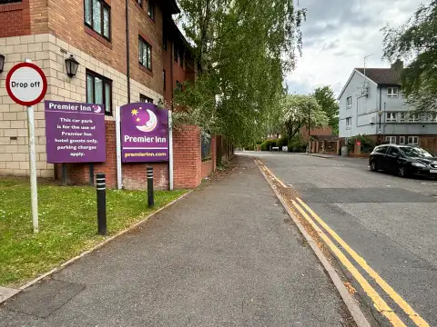 Premier Inn Birmingham City Centre Broad Street is accessed via Essington Street. 