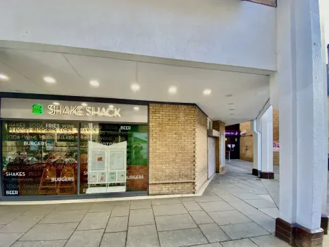 Side of the Shake Shack restaurant, the beacon that guides you to the Premier Inn Entrance, seen on the right of the photo.