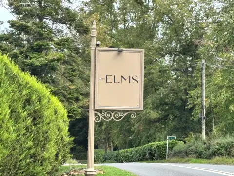 The signage at the entrance. It’s next to a lodge house. 