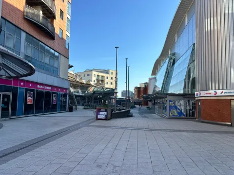 A view of Broadway Plaza as seen from the Francis Street entrance. The Travelodge is on the upper left accessed by stairs or a dedicated lift.