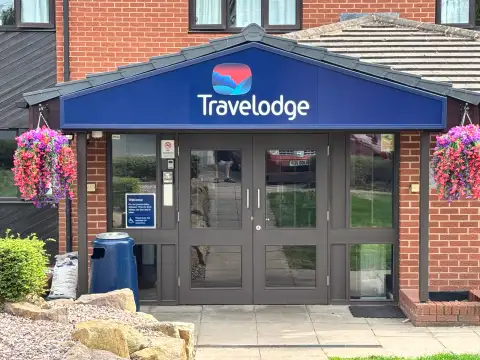 Travelodge Hartlebury entrance to reception